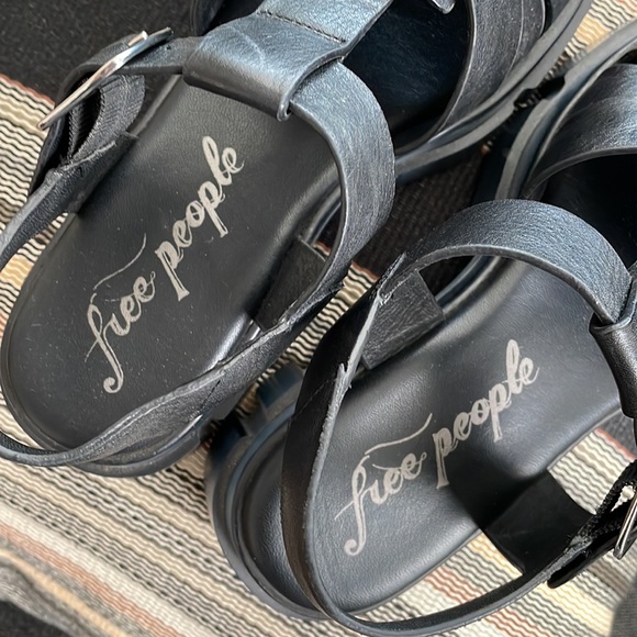 Super Cute 💕 Free People Brooks black fisherman sandals!! - Picture 9 of 14